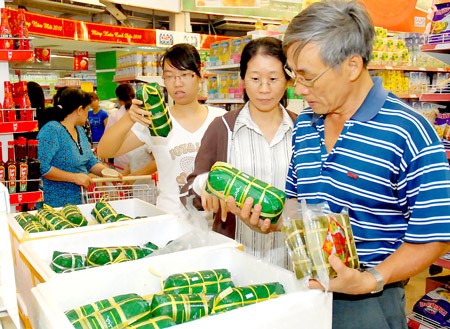Buying made-in-Vietnam products contributes to national economic growth - ảnh 2
